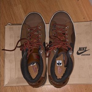 Nike brown men’s size 8